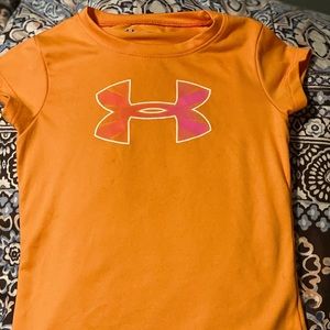 Toddler size 4 under armour top .
